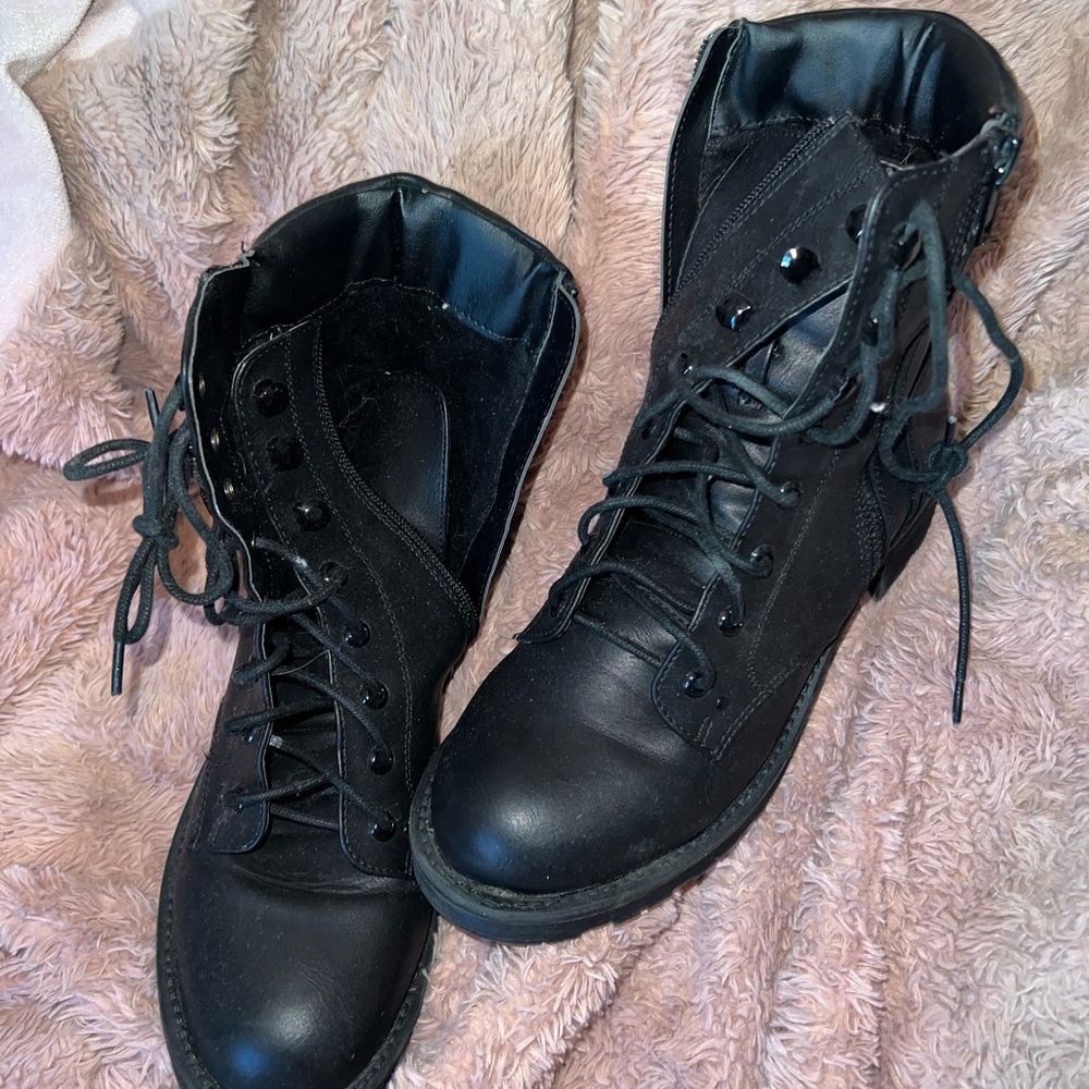 EUC slight heeled combat boots